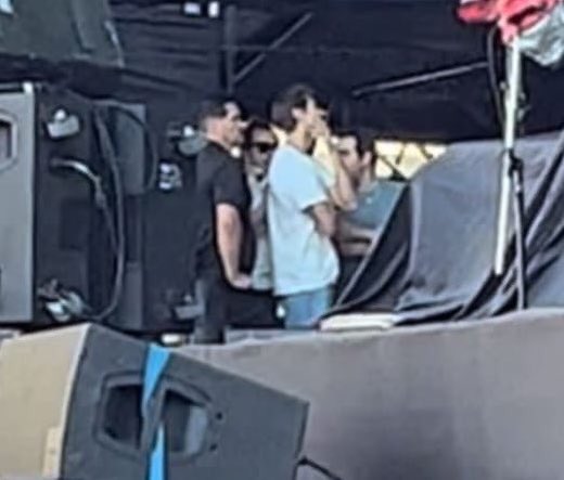 dearhs91's tweet photo. ES DE NUESTRO HONOR DECIR QUE VIMOS UN PARTIDO DEL MUNDIAL CON HARRY, LO GANAMOS Y FESTEJAMOS TODOS JUNTOS, ENCIMA MIRA CON LA EMOCIÓN QUE FESTEJA LA CONCHA DE LA LORA NUNCA SE VA A OLVIDAR DE NOSOTROS, MARCAMOS UNA EXPERIENCIA ÚNICA Q EN SU VIDA VA A VIVIR https://t.co/qSQD6oXelA