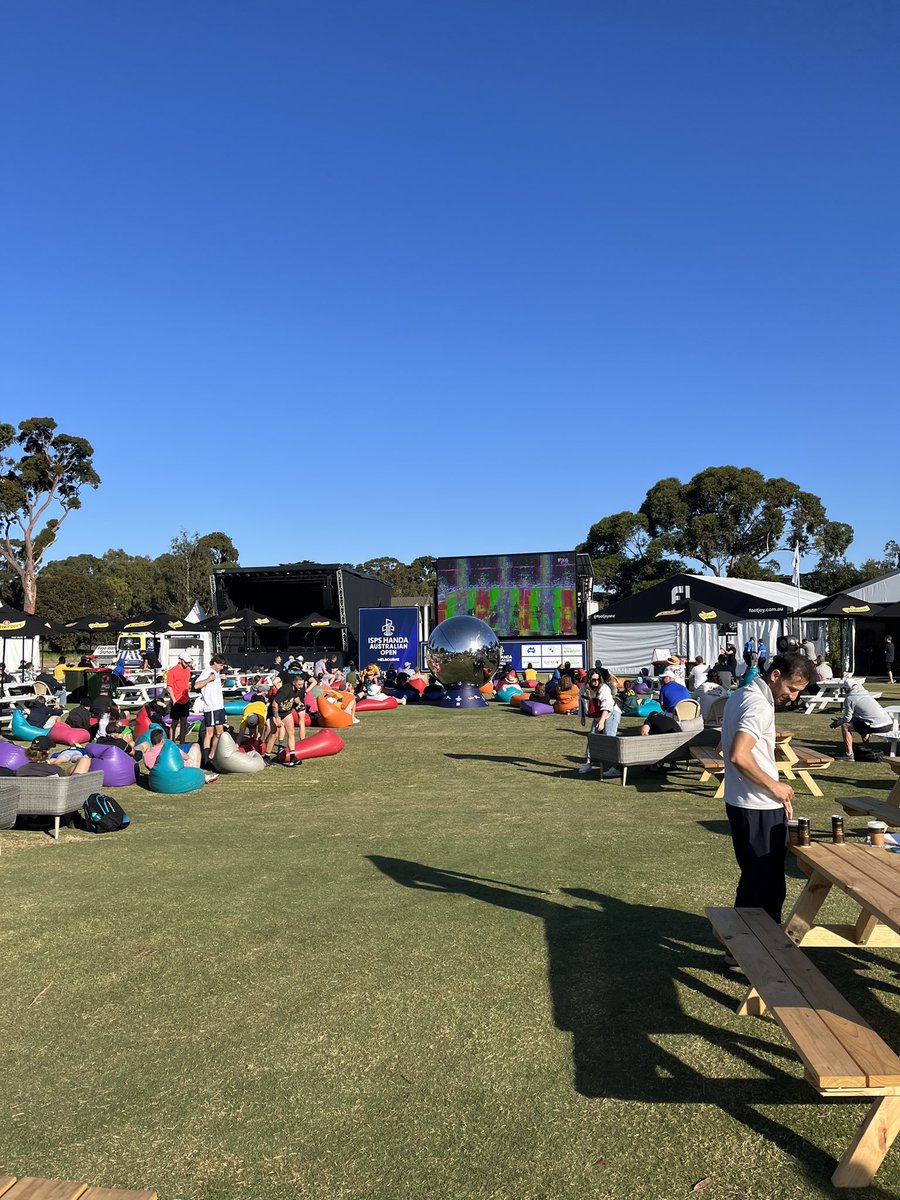 nathanmaddock's tweet image. #AusOpenGolf meets #Socceroos #FIFAWorldCup at @VicGolfClub this morning.