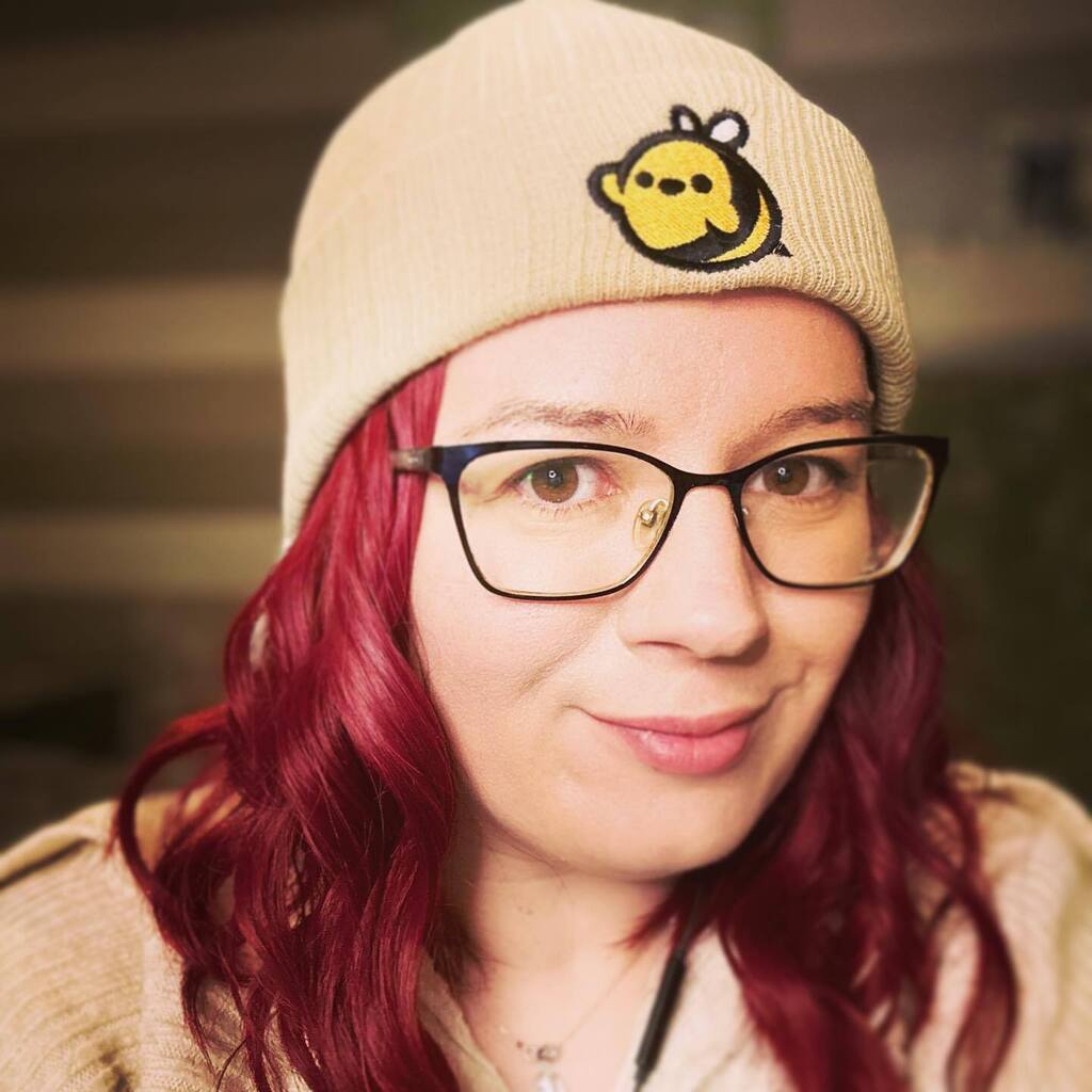 KirstyArts_'s tweet photo. Look at this hat. You want one, you know you do. Also want to support a super artist and friend of mine at the same time?! Clicky clicky buy buy https://t.co/2xu5UrUukS
.
https://t.co/2xu5UrUukS
.
#bees #beehat #beenie #merch #winter #winterfashion #wi… https://t.co/WBv1tiNSW3 https://t.co/sECMW23klu