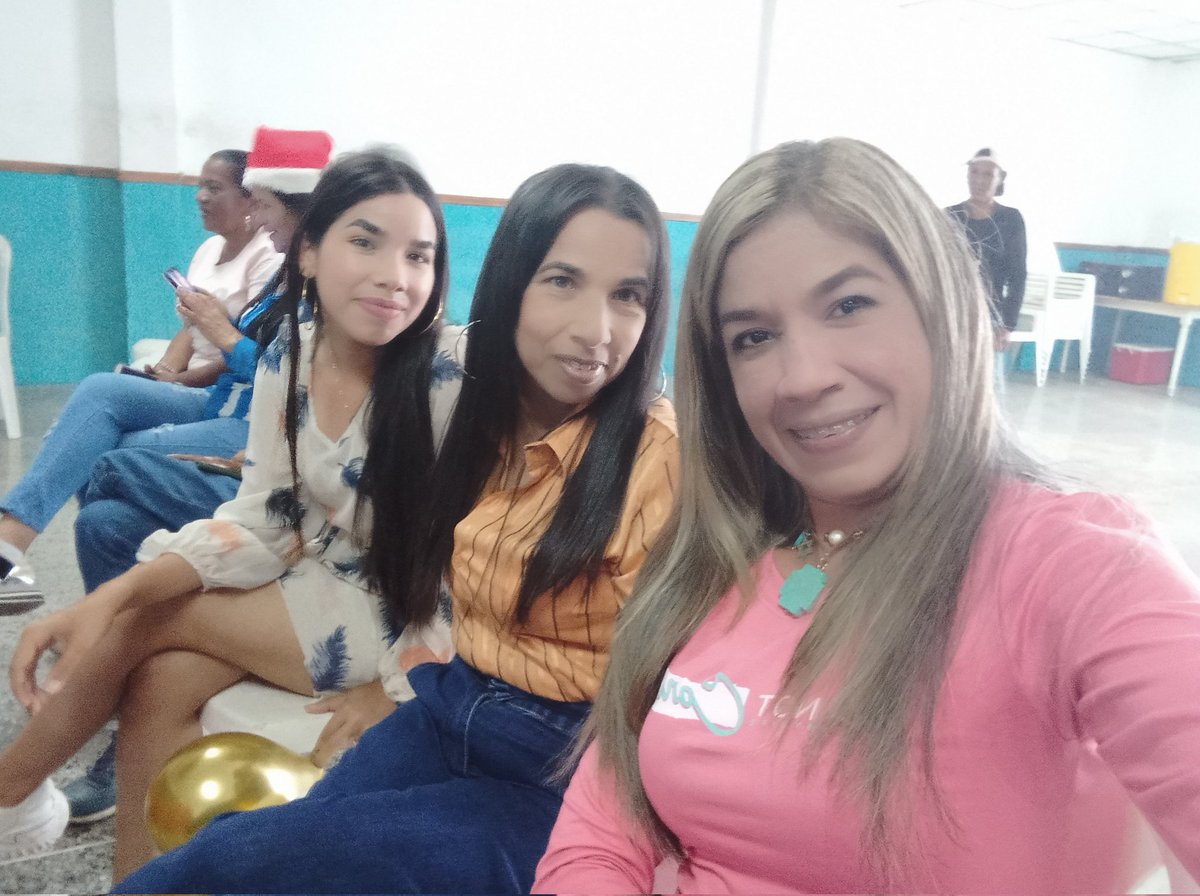 AlejandCall1680's tweet image. #03Nov22 Compartir en familia es lo más bonito de esta época de Navidad aquí con mis grandes compañeras Acción Democrática