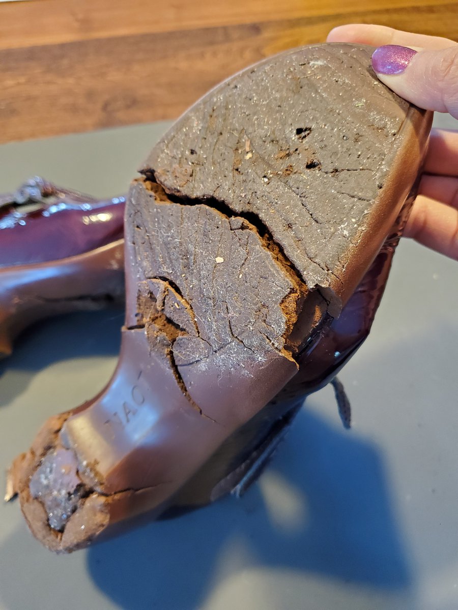 JulieJaggernath's tweet photo. @LouiseAkuzawa @naot_n_america Oh my gosh!! Happened to mine last night! I didn't wear mine during covid either, but all of my other shoes that I haven't worn in 3+ years are still perfectly fine. Your pics look like my own😭Are my other #naot shoes still safe to wear? @naot_n_america https://t.co/IFqc2429pv