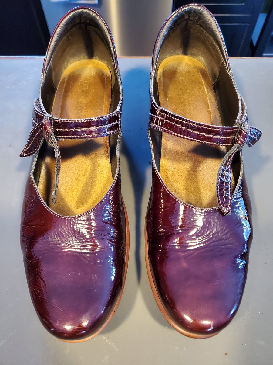 JulieJaggernath's tweet photo. @LouiseAkuzawa @naot_n_america Oh my gosh!! Happened to mine last night! I didn't wear mine during covid either, but all of my other shoes that I haven't worn in 3+ years are still perfectly fine. Your pics look like my own😭Are my other #naot shoes still safe to wear? @naot_n_america https://t.co/IFqc2429pv