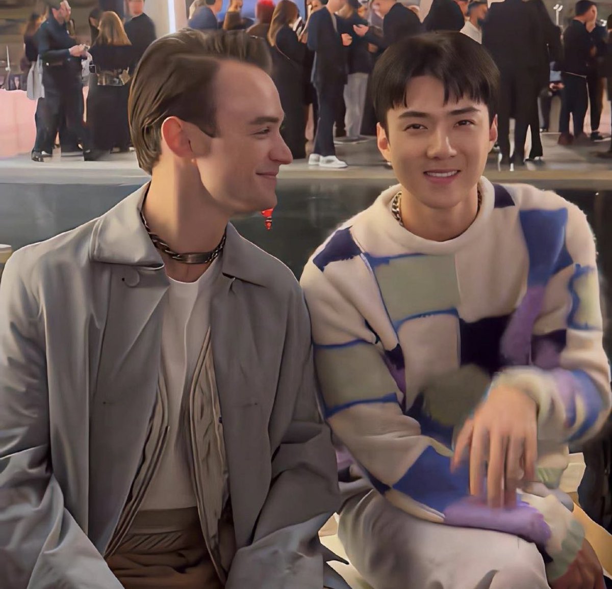 oohvivi1's tweet photo. just thomas doherty being whipped for oh sehun https://t.co/2dScsD7KNp