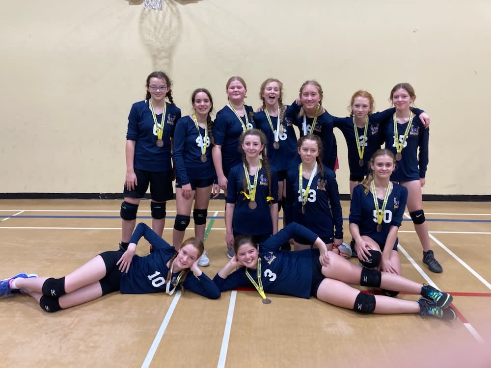 FRJH gr7 girls take home the bronze in Tier 1 of the NLVA Triple Ball tournament this weekend! We are so proud of their progress and excited to see where their hard work takes them! <a href="/FRJHschool/">@FRJHschool</a> <a href="/CBSvolleyball/">CBS Volleyball Club</a> <a href="/QE_Athletics/">QE Athletics</a>