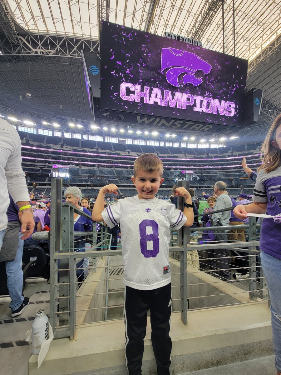 walters_t's tweet photo. What a win! Incredible finish and @tyxzentner with the game winner was this fans favorite part! #kstate #loveskickers https://t.co/jnCYZyGnZc