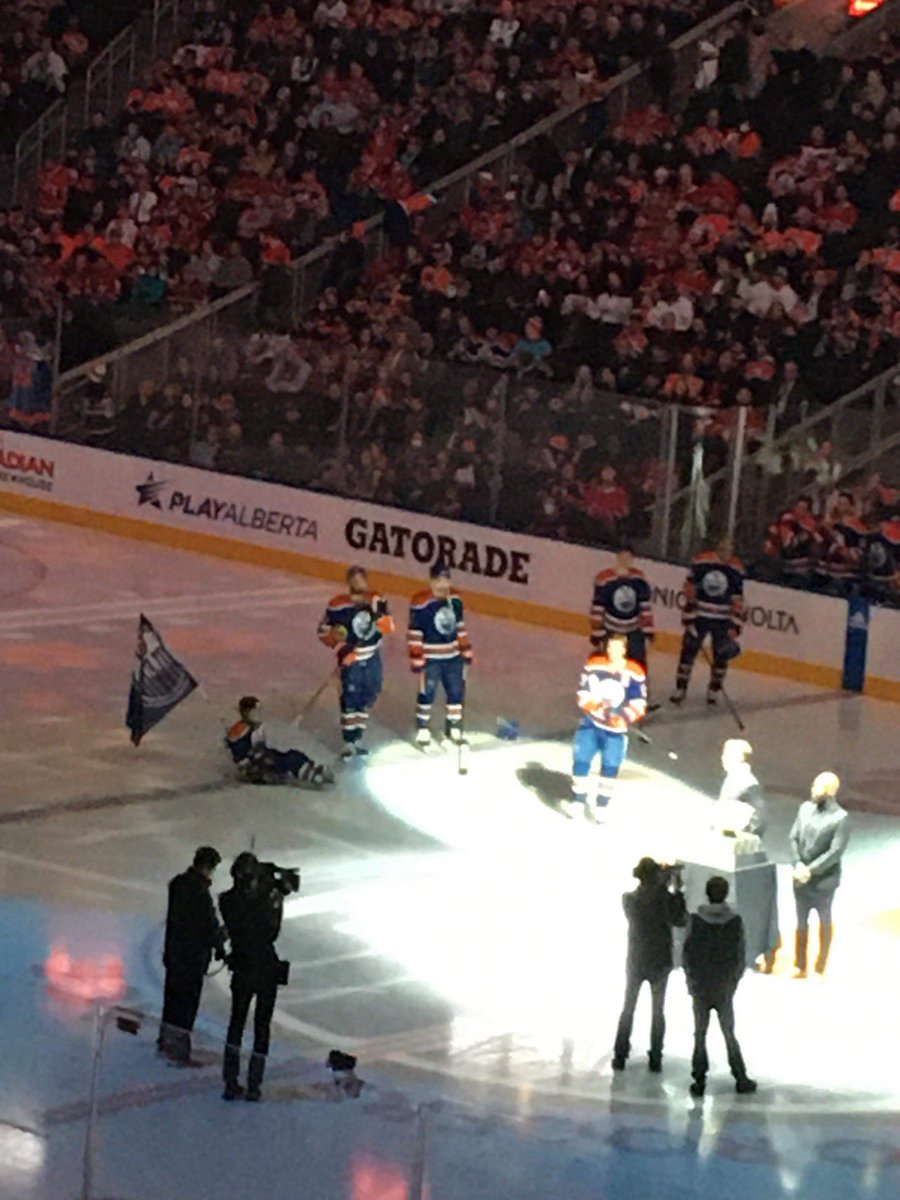 Scotiabank skater of the game is sledge hockey player Ben Blum for #IDPD2022 👏👏👏 Kudos to @broadcastinbrad and @PSAAlberta 💚 #HockeyTwitter