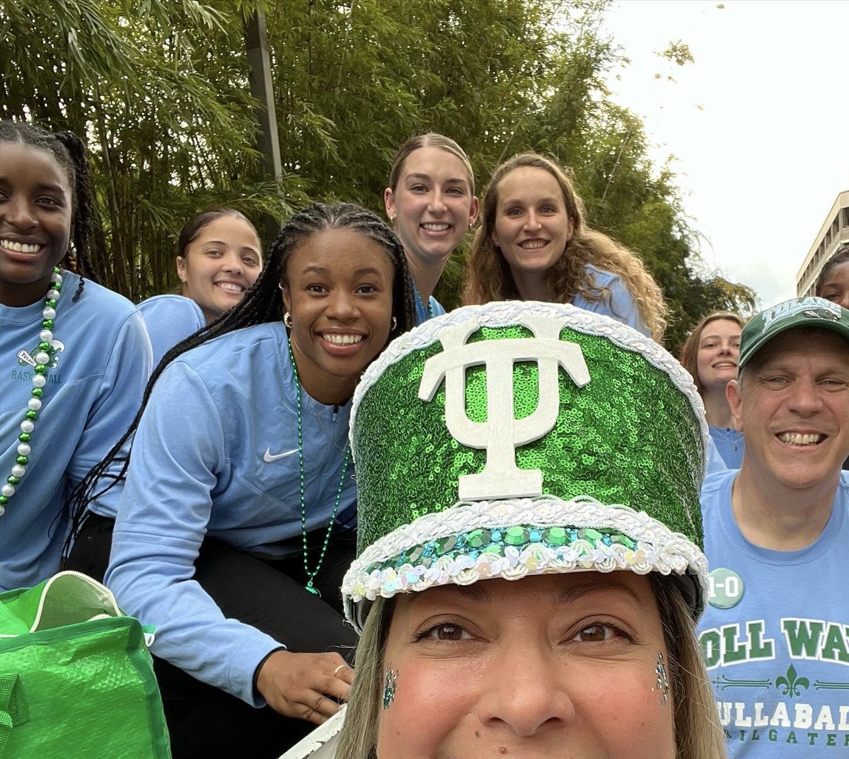 sophie_rollwave's tweet photo. Good luck tomorrow @greenwavewbb! #BeatTheCorndogs 💚💙 https://t.co/Yclpg5RSHA