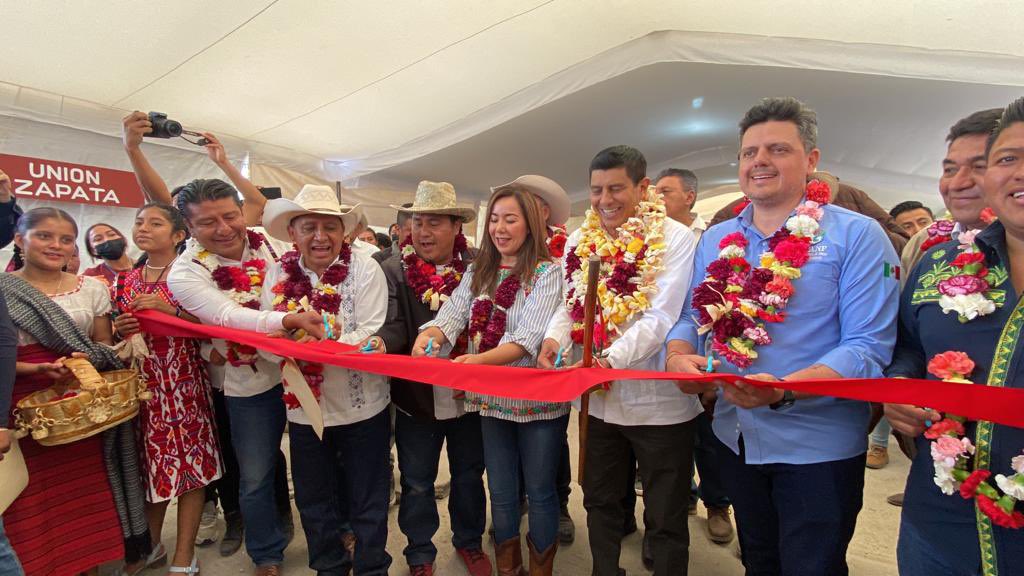 Chepi_Org's tweet photo. Con la presencia del Gobernador #Oaxaca @salomonj y el Srio. De Fomento Agroalimentario y Desarrollo Rural, Victor López Leyva; asistí a la Feria de la Agrobiodiversidad en Unión Zapata, Mitla. 
Agradezco la invitación de mi amigo @ppavel77 https://t.co/DMTbpVglce