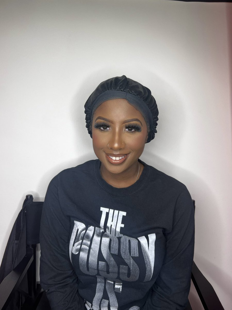 d3ssib's tweet photo. GRAD SZN DEALS STILL GOING ON!🎓💕

https://t.co/L8wrXGF8Xs 

#makeup #greensboronc #theprettyspot #mua #fyp #makeupartist #makeuptutorial #makeuptransformation  #datgirl #blackgirlmagic #businessowner #foryoupageofficiall #foryou #ncat #ncatsu #aggies #ncatgrads #ayantee https://t.co/j4ThE8Td7J