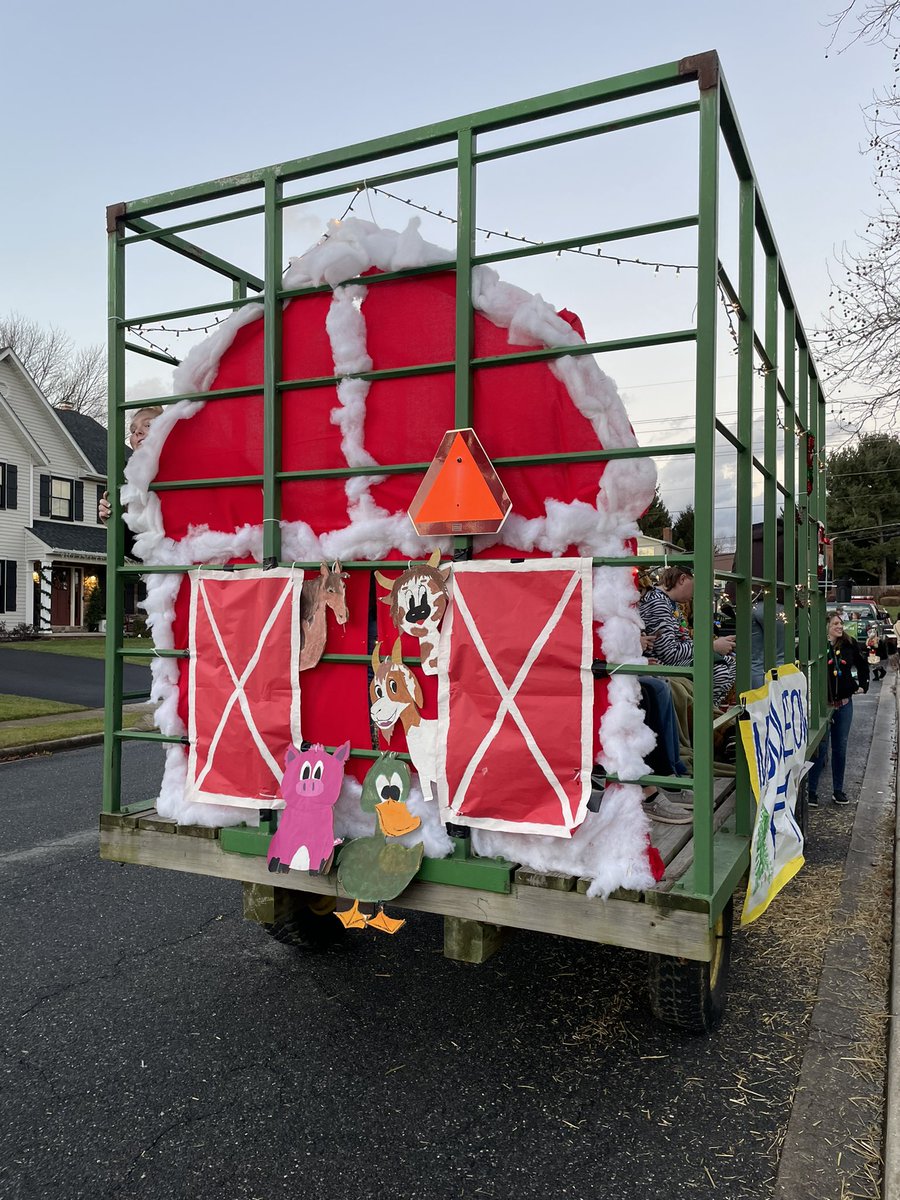 MiddletownFFA's tweet photo. We are ready for the Myersville parade!  @FCPSCTE #mhs #ffa https://t.co/YpbMUkDpYD