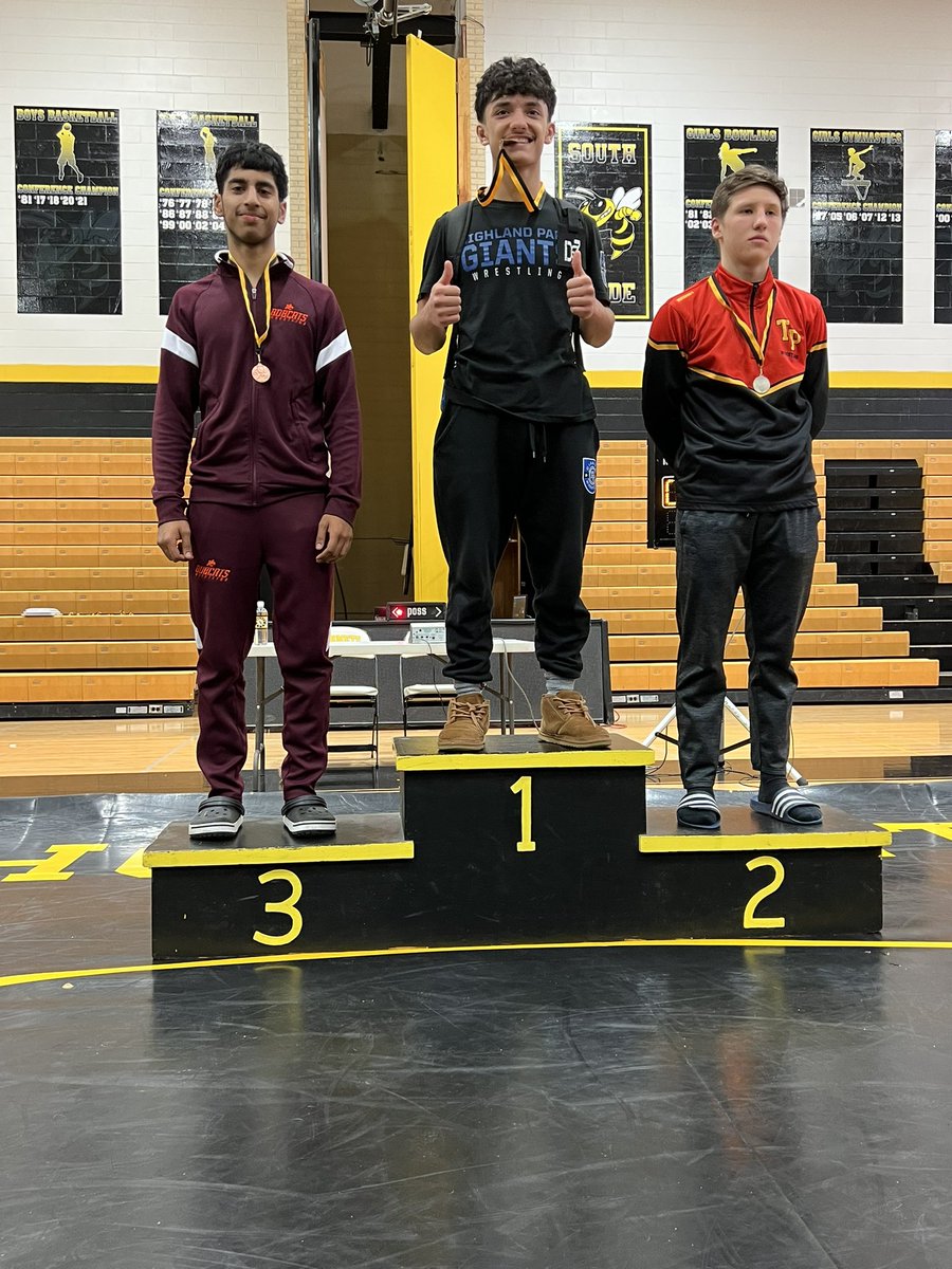 Congrats to Bobcat wrestlers Saeed Ullah (138lbs) and Fernando Gomez (HWT) on their 3rd place finishes at the Hinsdale South Matozzi Invite!
#HardWorkPaysOff