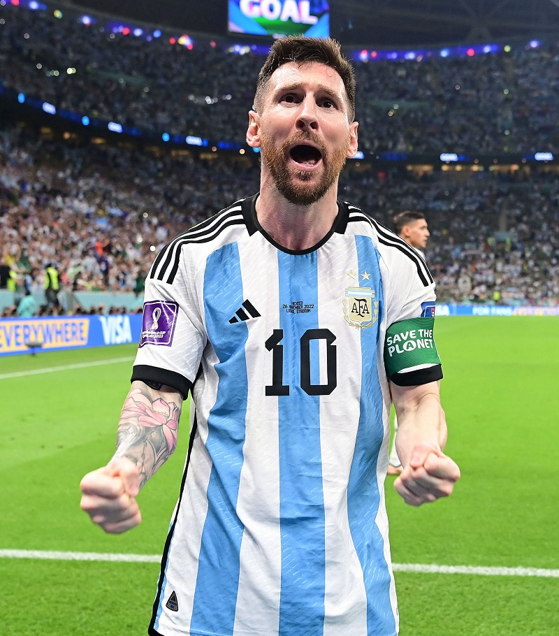 LMDFoot_'s tweet photo. Omar Da Fonseca : "Messi il cuisine, il met la table, il mange, distribue le dessert et débarrasse. Le jour où Messi arrêtera le football, même les ballons vont pleurer" 👌🇦🇷 https://t.co/lvJQKYazuO