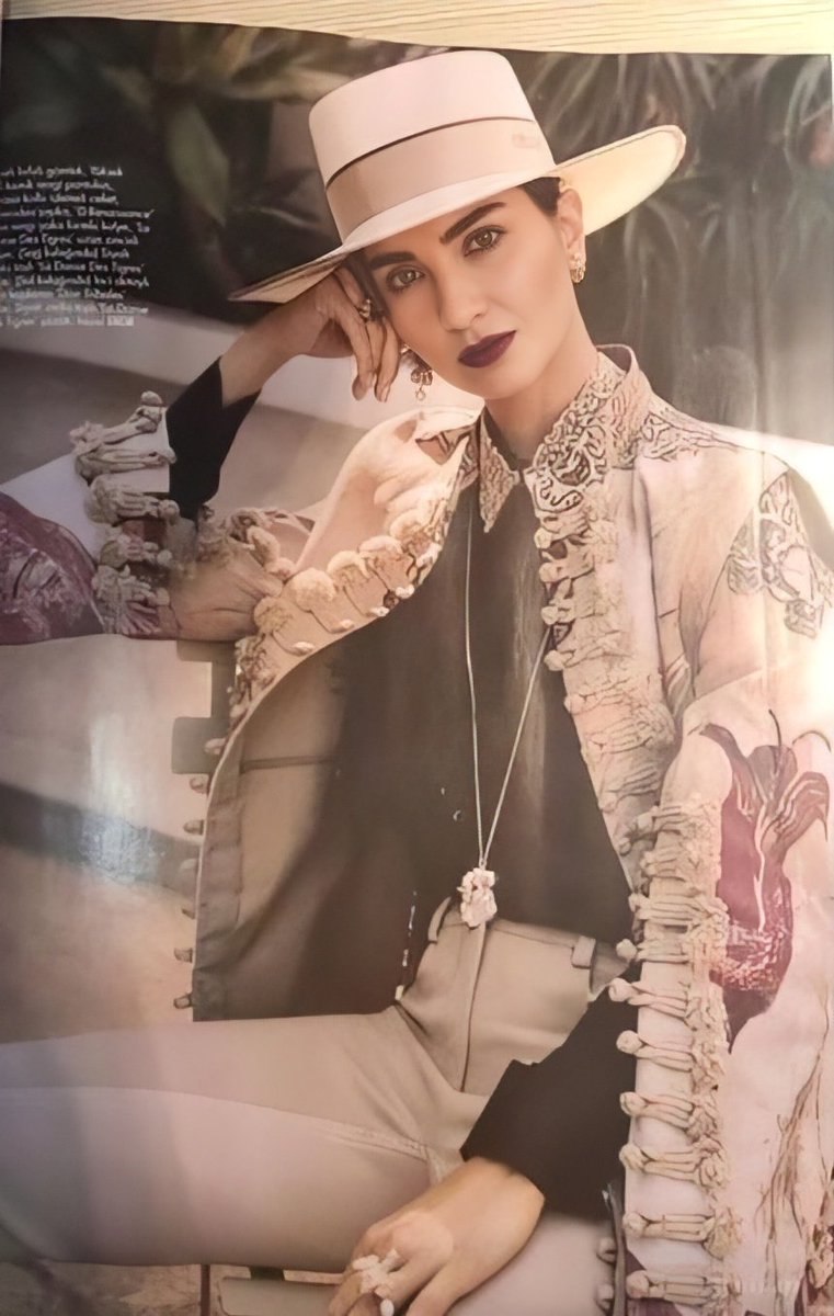 aytl_budak's tweet photo. #TubaBüyüküstün 
Très Beau 🤎🤍👌

#Elle #ElleTürkiye #ElleDior #Aralık https://t.co/B8tJ9D1yEw
