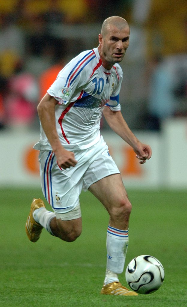 P_Ruane's tweet photo. Messi’s performances at this World Cup is giving me big Zidane 2006 vibes. Past his prime but still the best player on the pitch. A level of football mastery that few reach. Enjoying every minute of it. #WorldCupQatar2022 #Messi𓃵 https://t.co/F8fJEpi4HE