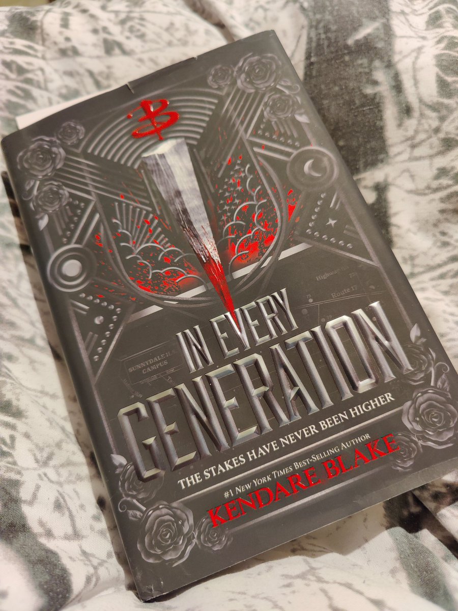 B_forButterfly's tweet photo. Saturday nights were made for slaying vamps...🧛♂️
#InEveryGeneration #AmReading #BookTwitter https://t.co/ejRlYt5KNe
