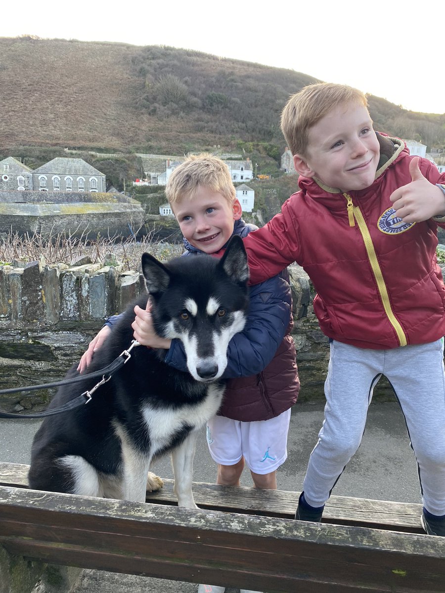 happy_matty86's tweet photo. Some very important people in my life down in #PortIsaac #happymatty https://t.co/AhN1fgOIcH