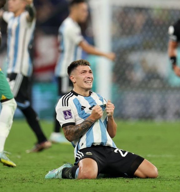 LaSolapaOk's tweet photo. Argentina ganó un partido duro por 2-1 ante Australia en los cuartos de final de la Copa del Mundo 🇦🇷🇦🇺

El gualeyo ingresó en el segundo tiempo y mostró la solides de siempre 👏

El próximo viernes la Albiceleste juega ante Países Bajos desde las 16 🇦🇷🇳🇱 https://t.co/qNpbi6W687
