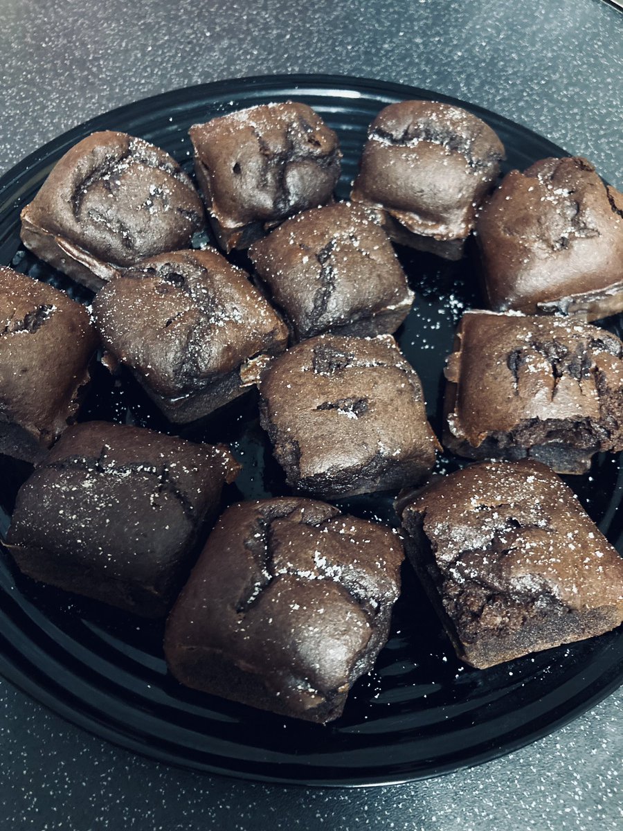 twonetti's tweet photo. Chocolate protein brownies #sweettreats #herbalife #deliciousandnutritious https://t.co/aoEud5DWUk