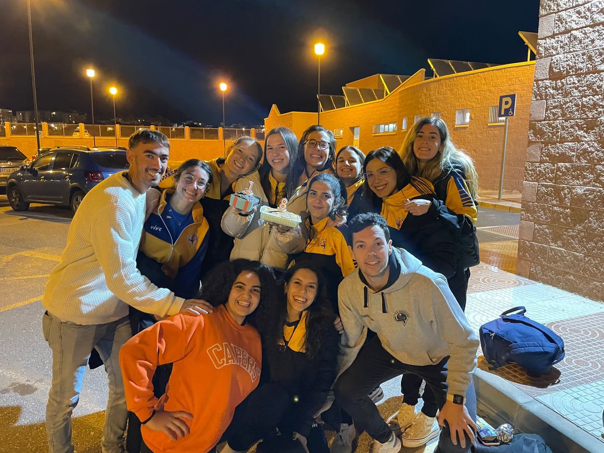 🏐 Se le escapan los puntos al Senior de 1ª Andaluza en su visita a Roquetas de Mar, en un partido que fueron de menos a mas y en el que desaprovecharon una pelota para mandar el partido al 5° set.

🎂 ¡Muchas felicidades Sara! 🥳

#ADNAgustino <a href="/AbogadosArtico/">Ártico Abogados</a>
