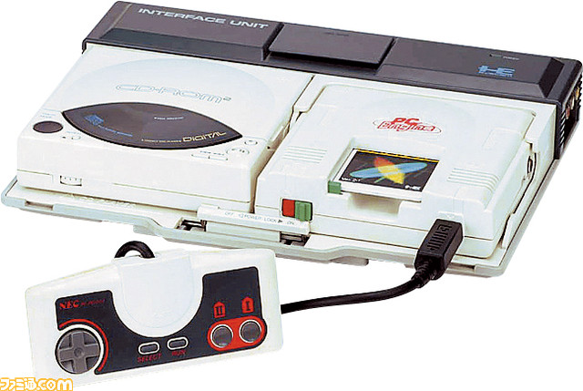 famitsu's tweet photo. 【今日は何の日？】
1988年12月4日CD-ROM2（シーディーロムロム）が発売。今年で発売から34周年

家庭用ゲーム機として世界初のCD-ROMドライブを搭載したPCエンジン用の周辺機器

 https://t.co/yOVnldTlKQ https://t.co/mJZY1sYCVc