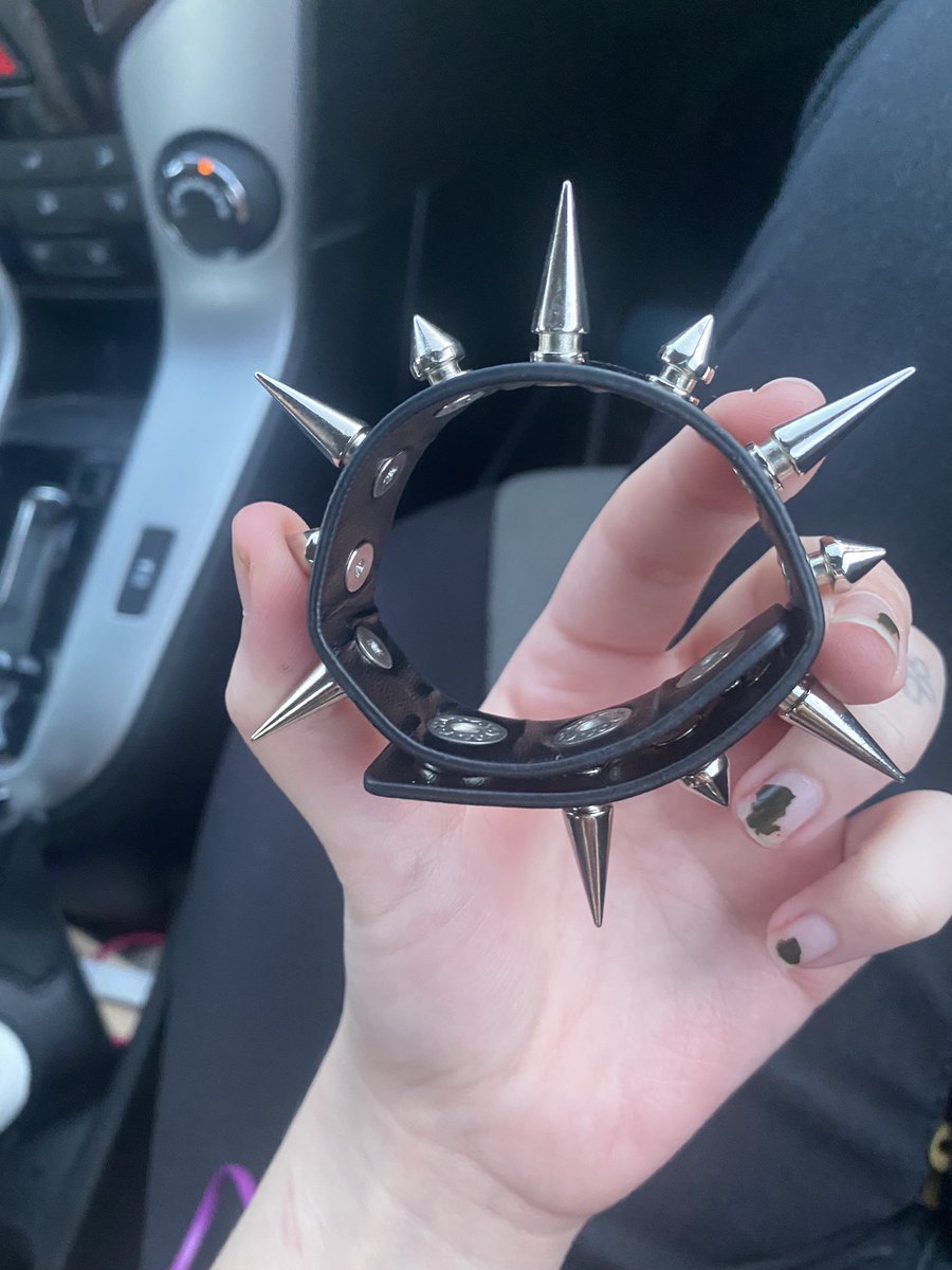 w0rldvampire's tweet photo. i think its insane my wrists fit the smallest setting on my bracelets https://t.co/ufZ6b9AOlT