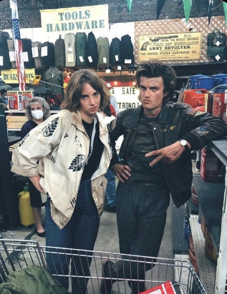 The mom and the gay aunt (Robin calls herself that and honestly I can’t stop her from that) out shopping for Christmas