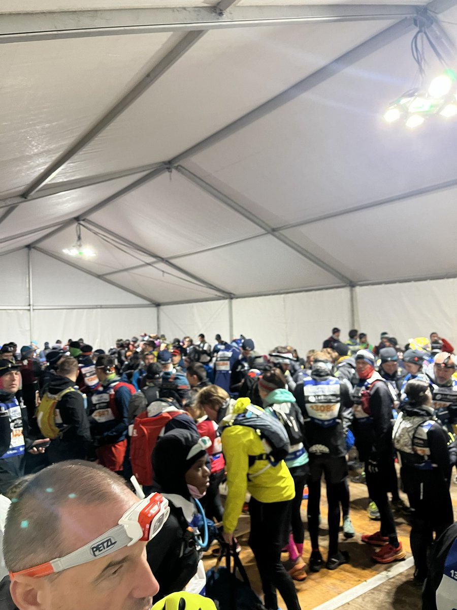 GeekRunOff's tweet photo. Il y a du monde au départ !!! #saintexpress #saintecatherine https://t.co/Kj3cFN3s6K