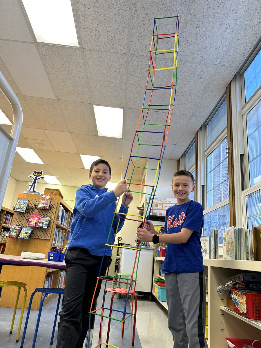WeissKrissy's tweet photo. Apparently HEIGHT was the theme of the day! Wow!! @Magnatiles #strawsandconnectors #magnatiles https://t.co/qB2kwCYltT