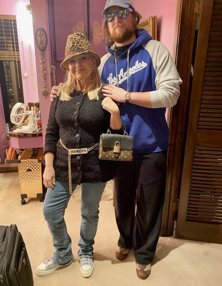 birdankle's tweet photo. #roseanne
#roseannebarr
@therealroseanne 
#BuckThomas https://t.co/cIy7g7JZRg