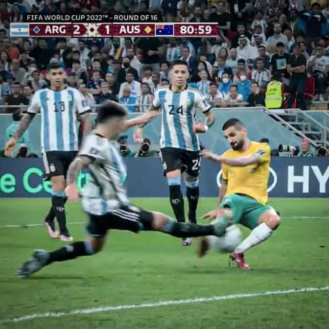 Detafada's tweet photo. @ManUtd @LisandrMartinez @Argentina Tonight you played a big part in Argentina's victory.
You are the best defenders in the World Cup 2022, and on the other hand, you have the honor of Manchester United. https://t.co/ZBliFnOSli