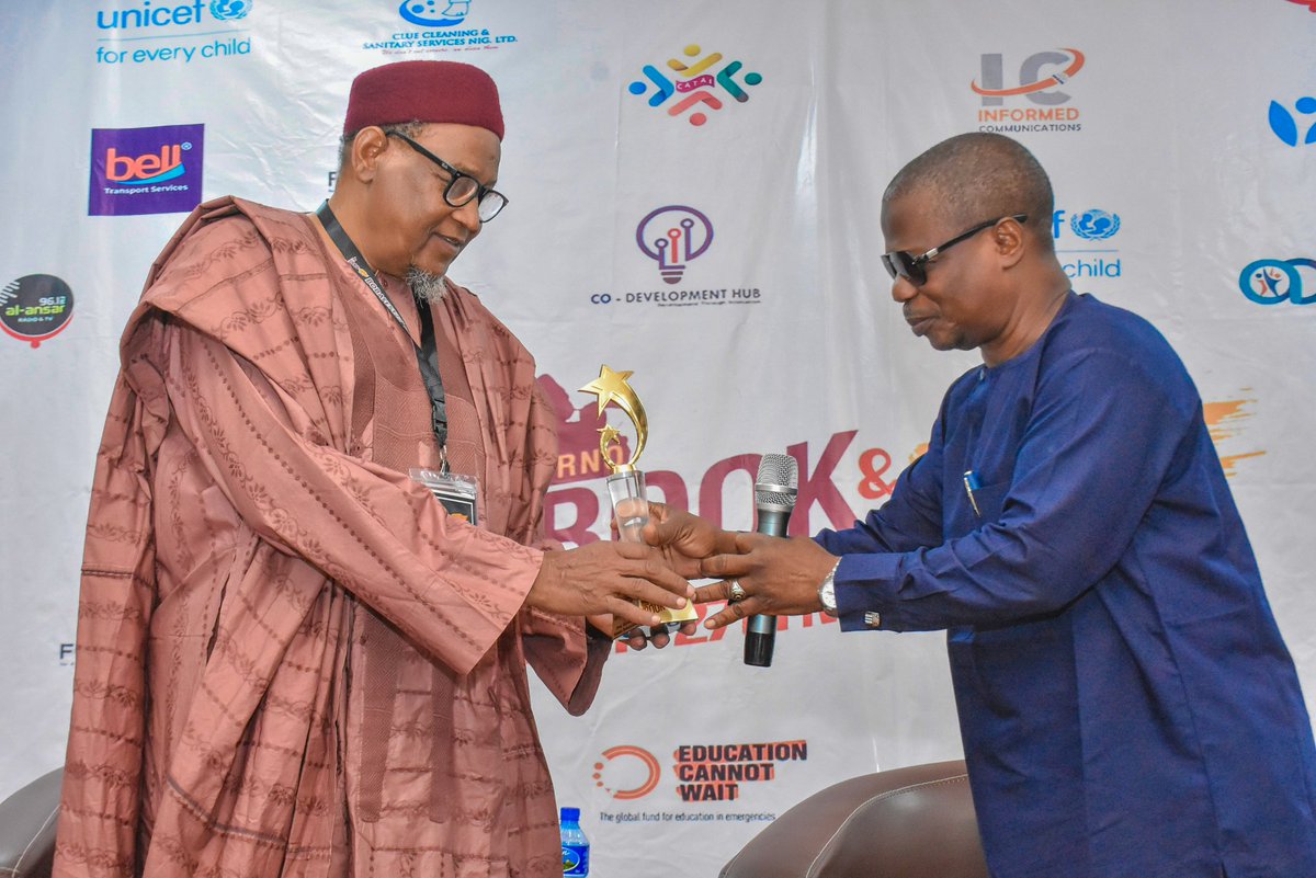 bobafest_24's tweet photo. @BornoArt #BoBafest22 Presented a Lifetime Achivement Award to Prof. Shettima Umara Bulakarima, a Professor who have contributed to the development of Kanuri language and literature for about 5 decades.
#Narratives #arts #literature #borno #Nigeria https://t.co/ehvajbFCKW