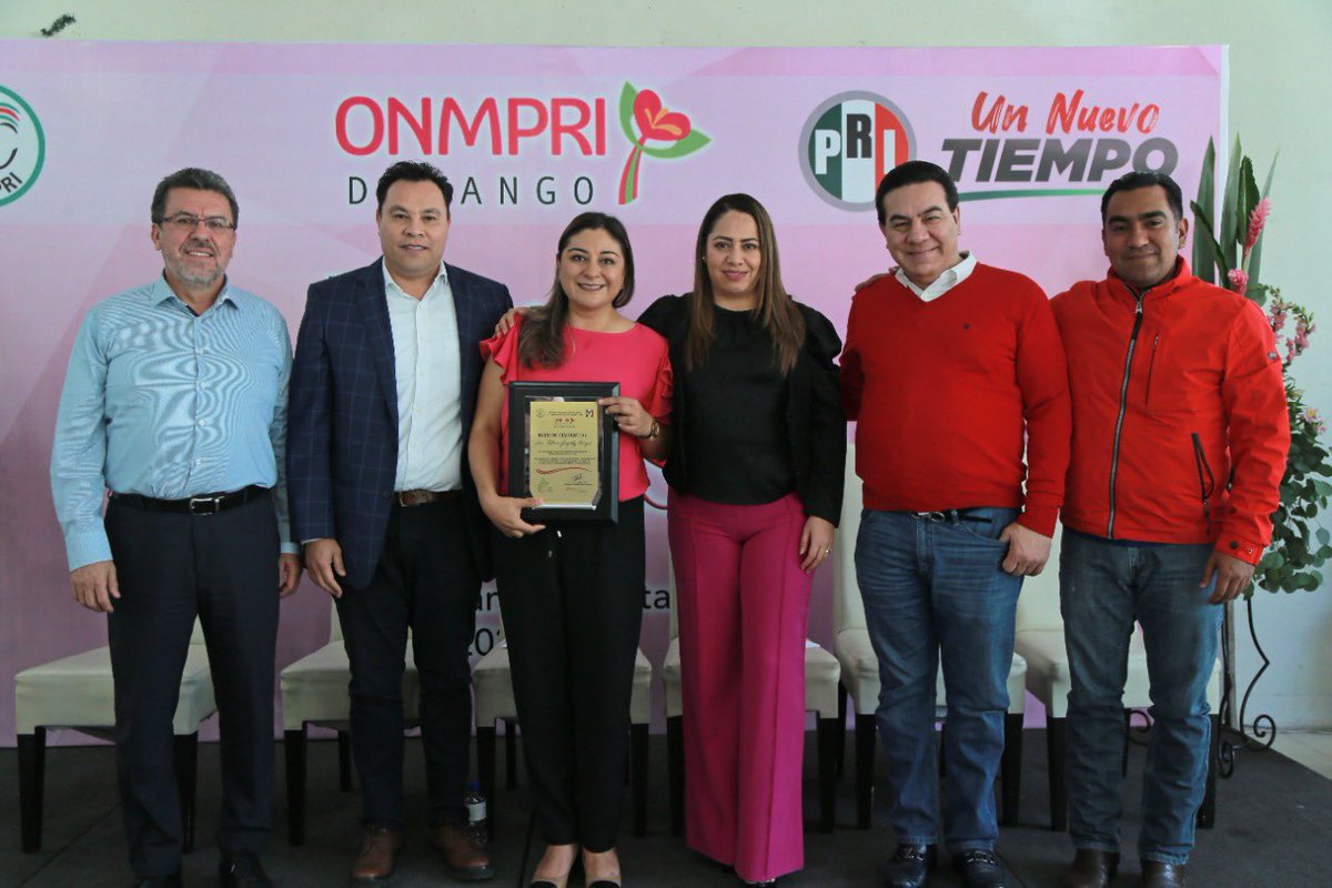 ArlinaAdame's tweet photo. Mi reconocimiento personal a la labor realizada por @drahuizar al frente del @ONMPRI_Dgo; una mujer que supo imprimirle un sello personal y que, con su dinamismo y capacidad, ha logrado fortalecer un grupo de mujeres representativo de nuestro partido y nuestra sociedad. 👏🏼👏🏼 https://t.co/H2l0akpViM