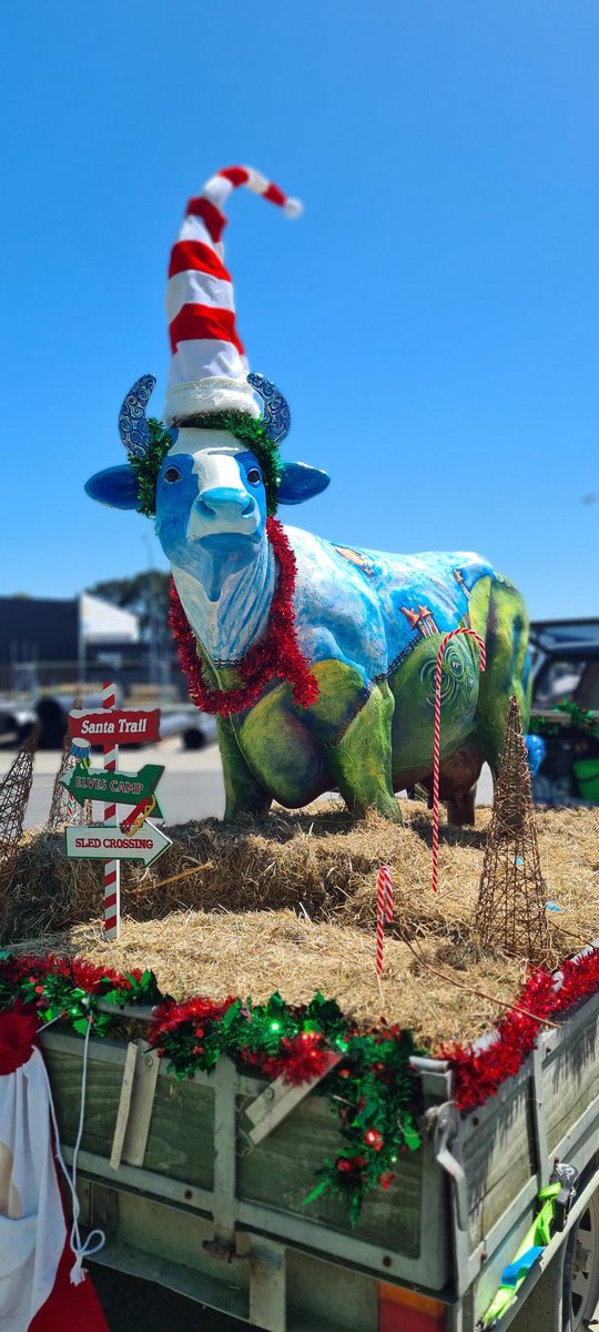 AshKeown's tweet photo. All set for the Christmas Parade here in Hamilton!! Come see our festive @Fonterra tanker and meet Fontessa the cow at the corner of Rostrevor and Angelsea from 11:45 😎 https://t.co/cd0jEIHHhB