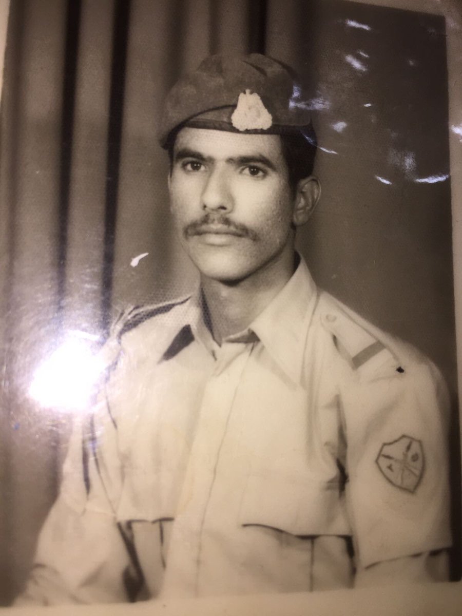 bader_athali's tweet photo. مرحوم ياللي كل الاجواد تغليك  
فيك الكرم والجود كلٍ …درا به

 يابوي جعل الغيث يمطر ويسقيك
 يرش قبرك لين يخضر…. جنابه https://t.co/hRozvDNfKH