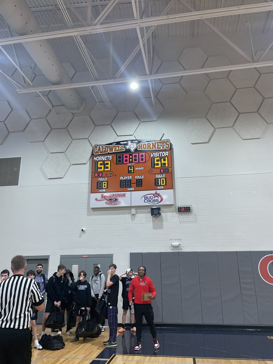coachrealdeal's tweet photo. Waller JV 🏀 fought adversity to beat Blue Ridge (Varsity) as the time expired with a 3 pointer by @0Barrs 👏🏾🙌🏾 #Bulldogpride #Wallerhoops #Family #Tournamentplay https://t.co/h81WV1jHgb
