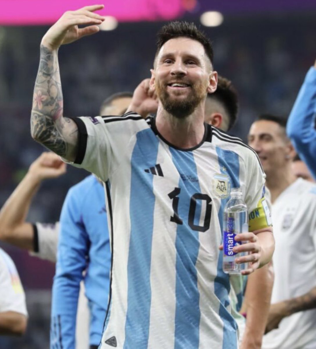 MelAlcalde's tweet photo. No hay nada mas maravilloso que este ser humano! 🙌🏻❤️ #Messi𓃵 #Messi https://t.co/RVMFmNioHq