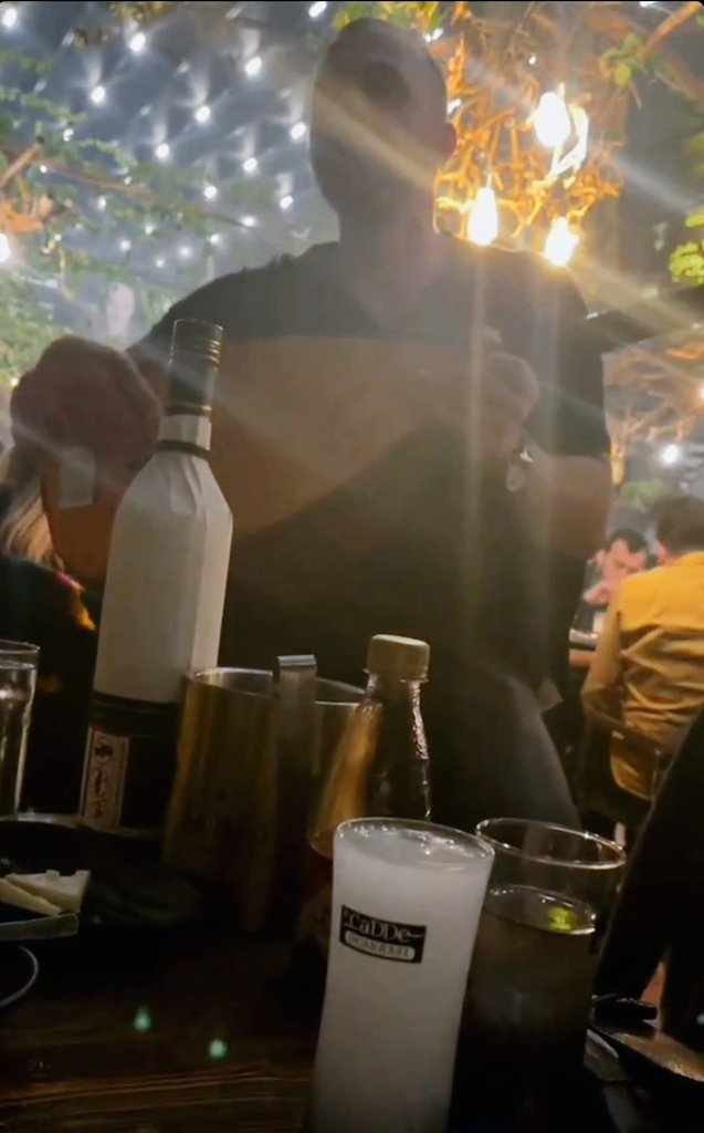 Balık rakının yanında değilse bırakın yüzmeye devam etsin..