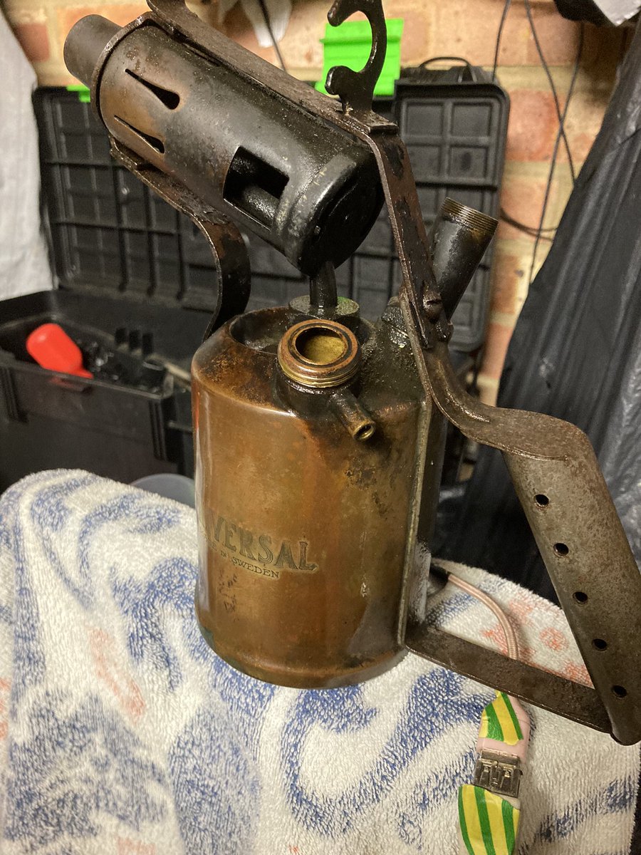 Chrishollis11's tweet photo. Up cycling project done. Polished up better than expected! Dimmer bulb needed but overall a good result. https://t.co/XWgph3Uz1A