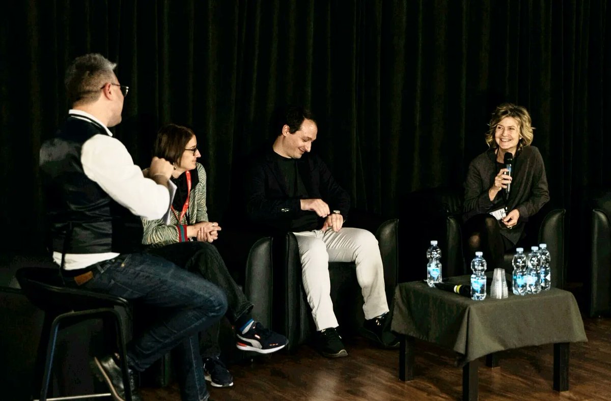 gpcolletti's tweet photo. Moderare in un cinema è una gioia. Annunciare il premio per un film meraviglioso come quello realizzato da Emergency è una doppia gioia. Battima si è aggiudicato il best videostorytelling per Be Short, la rassegna sui corti di branded content realizzata da Obe e Giffoni #beshort https://t.co/13VintZfD3