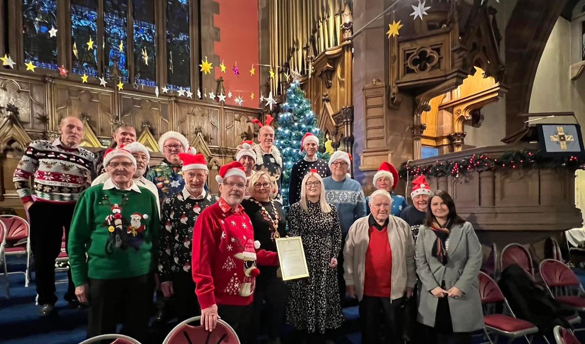 AmyCallaghanSNP's tweet photo. #SmallBusinessSaturday 

💐Rose N Thyme in Bearsden

🥣 Cafe Creme for lunch 

🎤@KirkintillochMC to attend their Christmas concert w/ @CllrGillRenwick + @CllrPMarshall 

🥃@SpiritOfAlba to present an EDM

🌻Moss Flowers Lenzie 

Ending at the Lenzie Christmas light switch on 🎄 https://t.co/YLYGZn6jwB