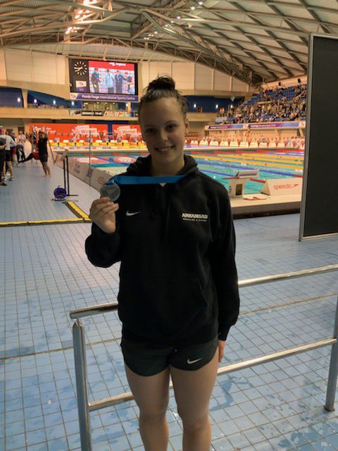 RazorbackSD's tweet photo. Betsy with some bling bling 🥈

#H20Gs 🐗 https://t.co/phlLZyw6D6