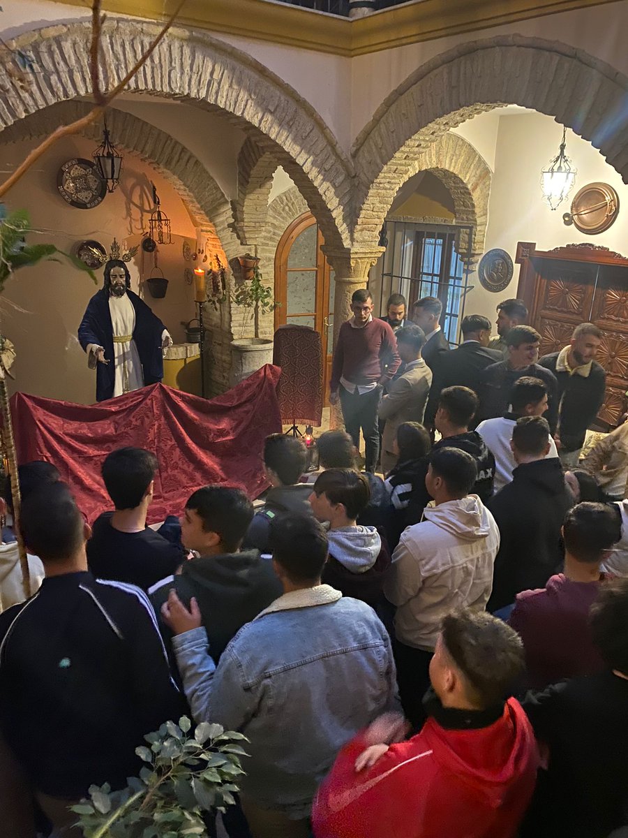 Humildad_Utrera's tweet photo. Presentación del nuevo paso procesional del Señor de la Humildad.
Se trata de un paso gótico del siglo pasado de oro fino.
También se presentó al San Pedro, cedido por un hermano que procesionara este año junto al Señor https://t.co/4LknpwpzWS