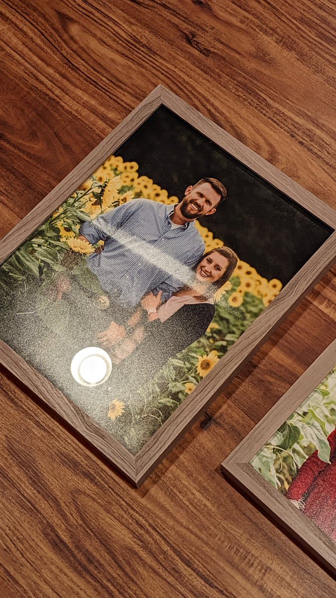 osumanda's tweet photo. Shout out to @usps who still bent a package of photos even though it said not to bend it. It's not obvious at all....This is 11x14, so I'm not sure how they thought it'd fit anyway. https://t.co/Xnt4kiKq7d