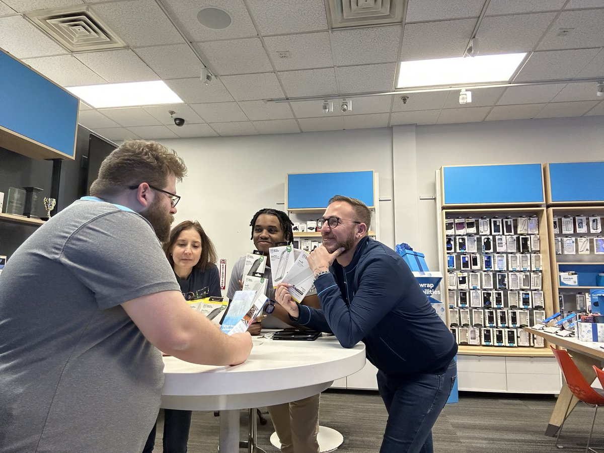 Teaching the team all about Protect Advange and the Asurion ways and levels of protection. <a href="/TheRealOurNE/">#OurNE</a> @HenselCarreiro @AndradeTattiany @southburyatt <a href="/emilywiper/">Emily Wiper</a> <a href="/ChrisAcerra/">Chris Acerra</a> <a href="/ATT/">AT&T</a> <a href="/Asurion/">Asurion</a> #StockUp #OurNE