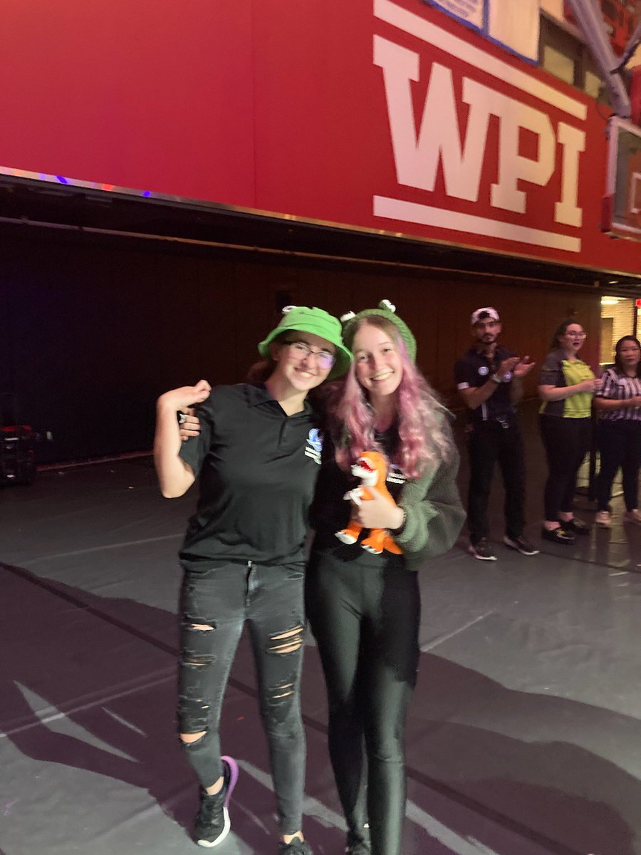 amandahough6's tweet photo. Congratulations to our @MashpeeSchools @VEXRobotics #Aviators Senior Girls Team winning #Inspire award @WPI #TheWave #NationalTournament #Proud see them compete, truly #Amazing only team out of 80 that #Won #Inspire Award https://t.co/SN5ZvLb6iP