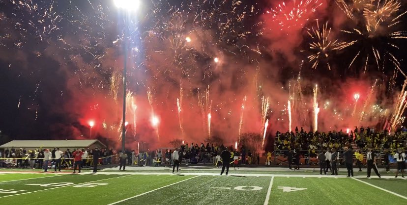 JohnSartoriTV's tweet photo. There’s high school football.

Then there’s Many high school football. https://t.co/t2pgnHkm67