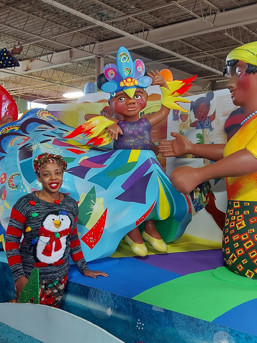 nadialhohn's tweet photo. #tbt
At this time in 2021, I announced the #MalaikasCostume float in the @TOSantaParade.
To watch my video, #FROMPAGETOSTAGE, visit the link in my bio or https://t.co/OrZt6OG4mo
@GroundwoodBooks @scholasticCDA @Ed_Scholastic #lecostumedeMalaika #Malaikaseries @kidsbookcentre https://t.co/2VmDAnSbiT