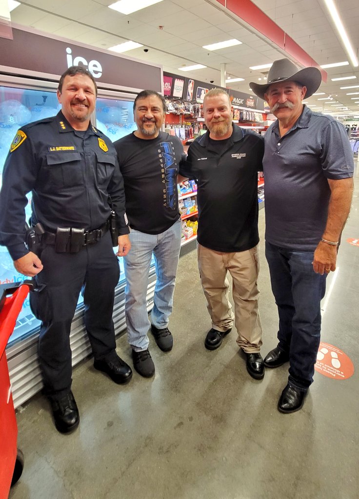 CelesteLetti's tweet photo. Our 4th Annual Shop w/a Blue Hero for the kids of our fallen #HPD .TY to our sponsors: TBLMC! THIS is 1 of the many reasons I'm proud to be a board member w the @HouPoliceFSU ❤️ #Houston #police @jb_williford @SatterwhiteLJ @TheVHobbs @houstonpolice #Hero https://t.co/tynmIgD7xl