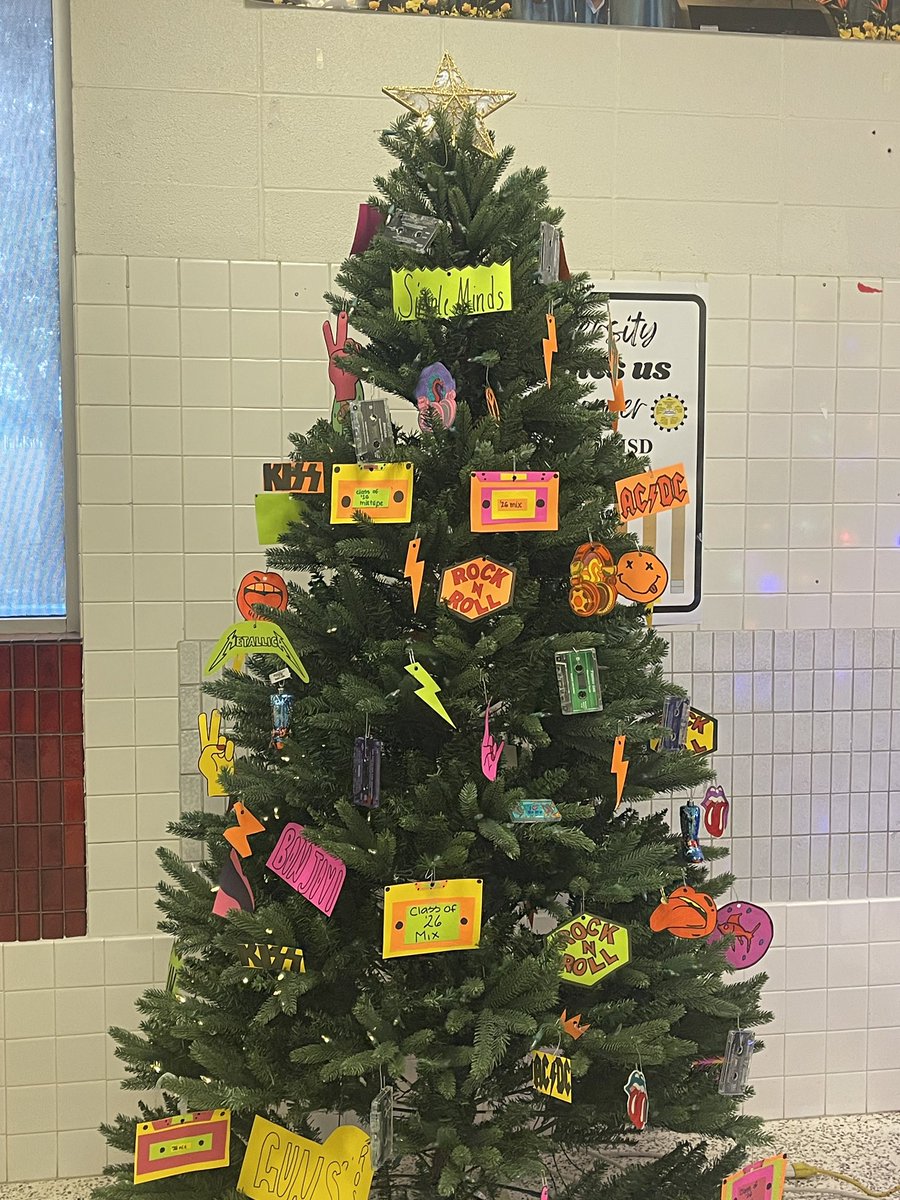 Class of 2026 tree is up! This class continues the traditions of the Mighty Mustangs! <a href="/26Mustangs/">memorial mustangs_26</a>