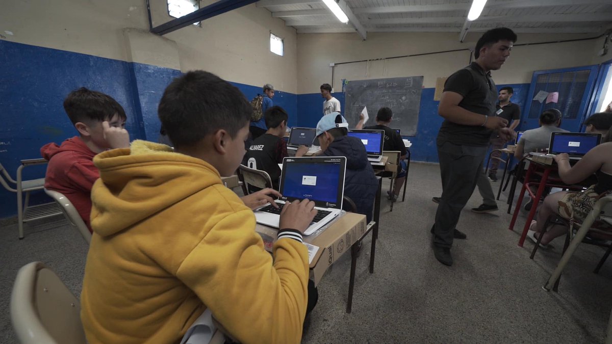 AgenciaComBA's tweet photo. 💻 #Moreno: Plan Federal Juana Manzo entregó más de 800 nuevas netbooks al municipio

Este plan es la continuidad del Programa Conectar Igualdad, y provee equipamiento. https://t.co/yTIv7ItnEt

#Inclusión #JuanaManso #netbooks #educacion #MinisteriodeEducacion #PlanFederal #ComBA https://t.co/umRh1CAeM6